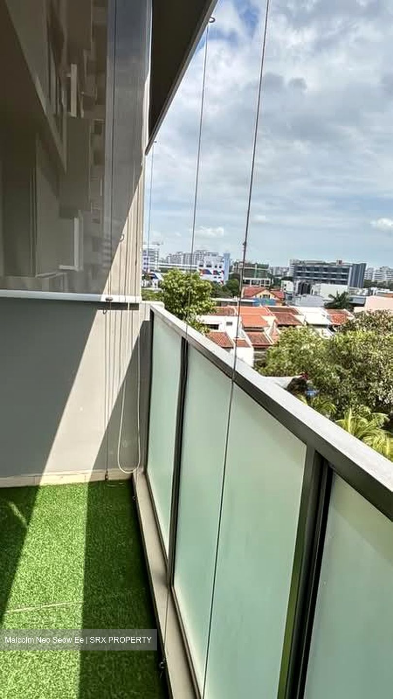 Vacanza @ East (D14), Condominium #539462311